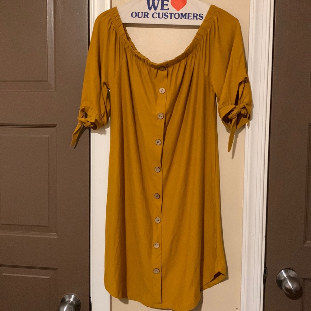 A beautiful yellow summer/ fall over the shoulder dress!!